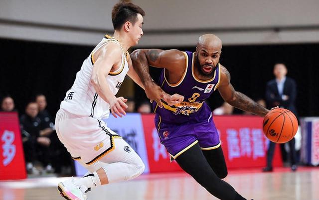 九游体育-JackeyLove迎来三赛季出色发挥，公牛观众热烈欢呼！-九游体育