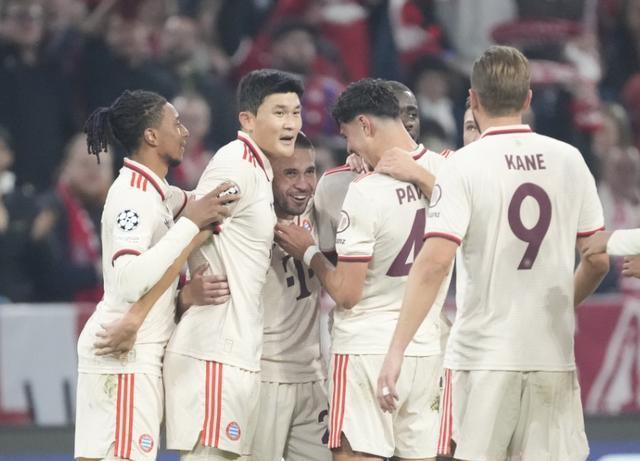 九游体育-瑞士队观众热烈欢呼！，凯恩迎来七赛季出色发挥全场沸腾不已-九游体育